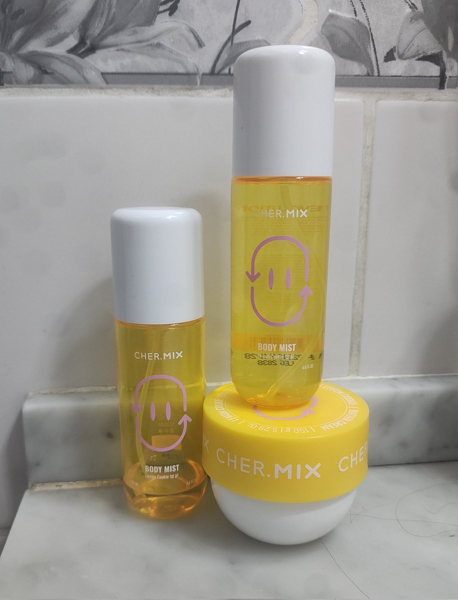 Creo que tengo una obsesión con los perfumes de Cher, es que el olorcito a limón es INCREÍBLE