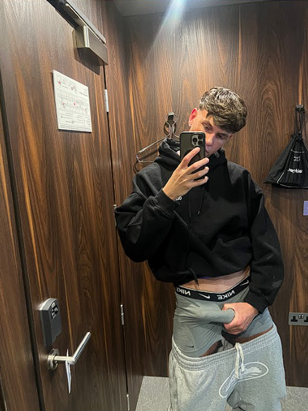 bigfhungox's tweet photo. how has your day been? 😘 https://t.co/VCBFPG7bBS