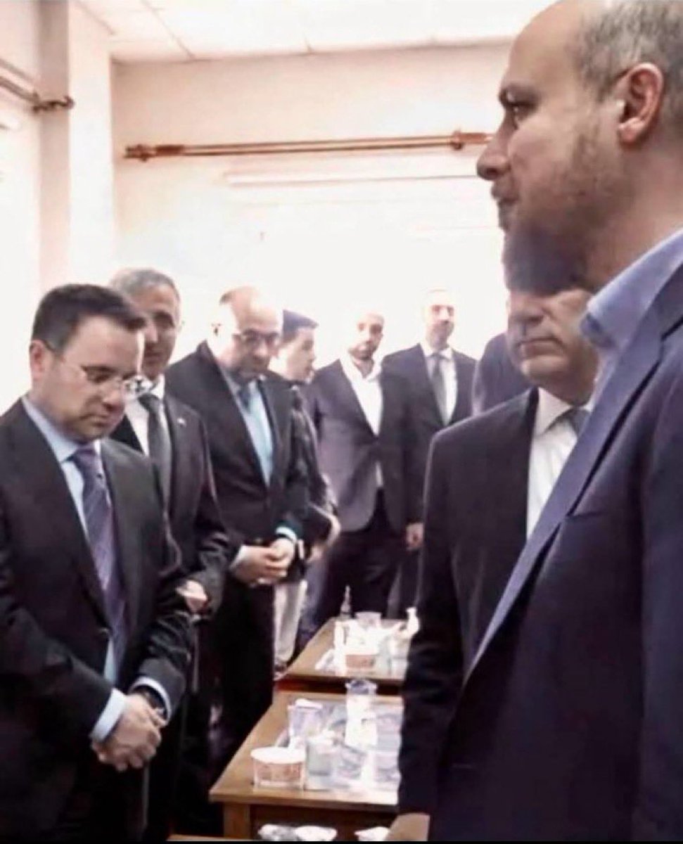 onearthjoe's tweet image. A classic #MiddleEastern dictatorship image.
Minister of “Justice” &amp;amp; his office “judiciary” staff w/a complete submission to the son of dictator #Erdogan who imprisoned all of his political opponents in Türkiye @GermanyDiplo @CoE_RuleofLaw @EU_Commission @NachoSAmor @EU_Justice