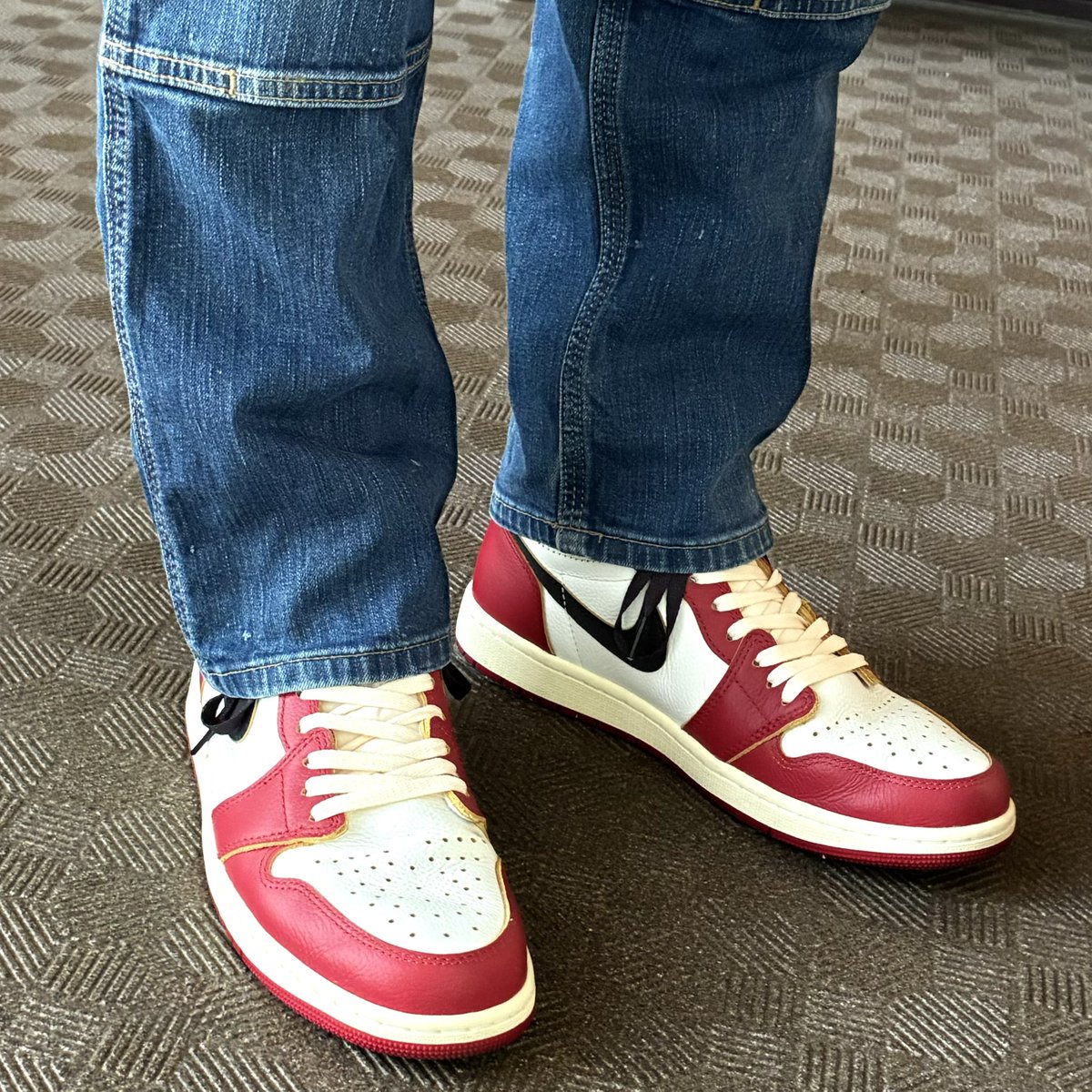 zenmai_sneakers's tweet image. 今日はユニオン ナイキ エアジョーダン1 ハイ シカゴ &amp;amp; シャドウ🔴⚪️⚫️🩶🖤

UNION LA × NIKE
JORDAN 1 HIGH OG SP 
VARSITY RED/BLACK/SAIL
"CHICAGO SHADOW"
HV8563-600
#KOTD