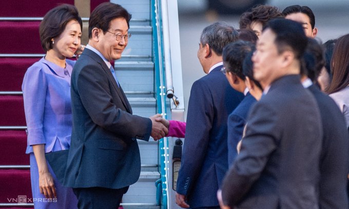 newglobalpulse's tweet image. Hanoi just got a major diplomatic move 🇰🇷🇻🇳  
$89.5B trade + 10,447 Korean projects in Vietnam.  
AI, semiconductors &amp;amp; supply chains are now the real story. Repost if you see the shift 👇 #Vietnam #SouthKorea #AI #Semiconductors