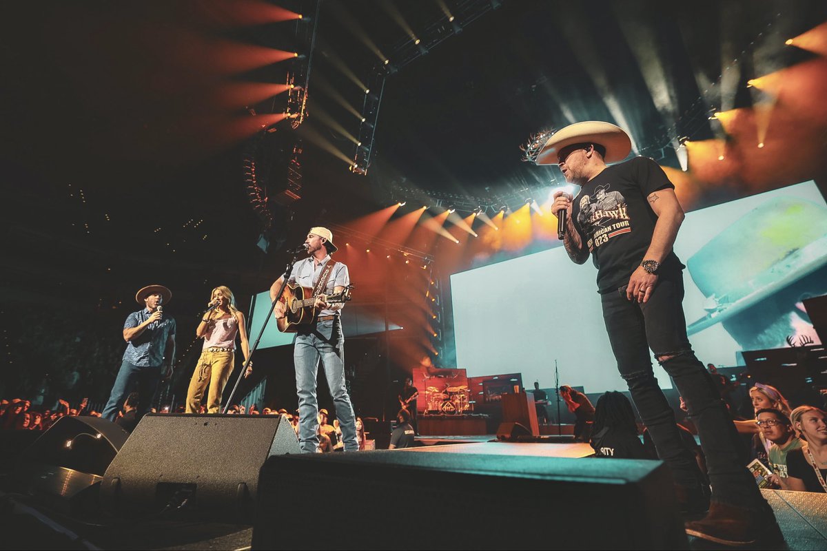 Justin Moore tweet media