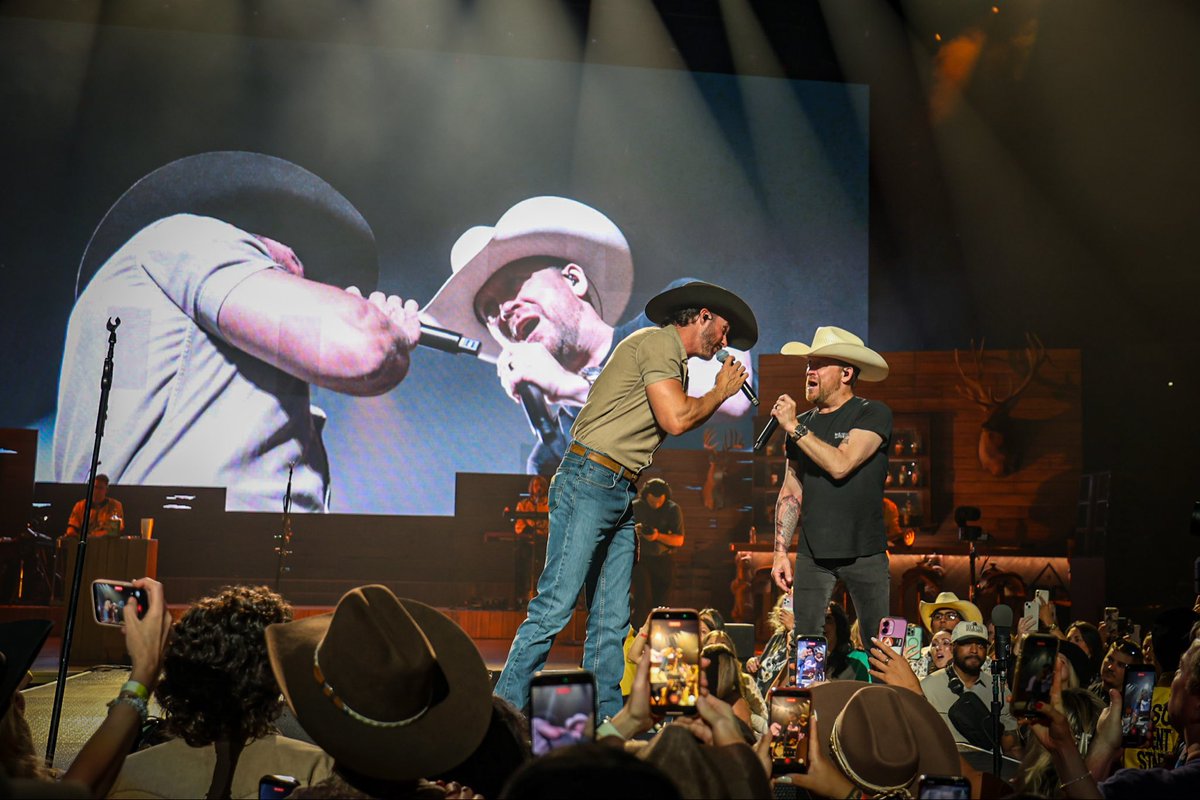 Justin Moore tweet media