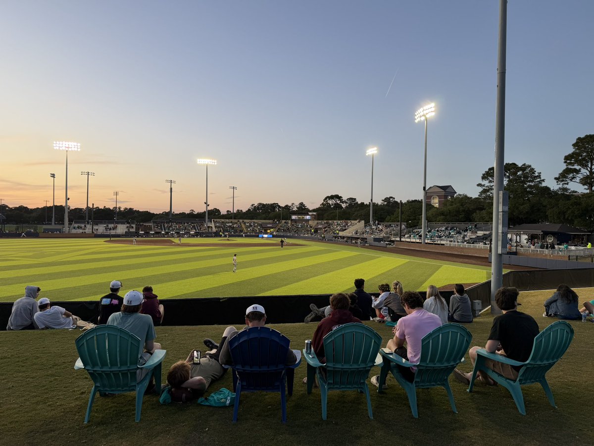Carolina_Clash's tweet photo. Views around Brooks Field in Wilmington, North Carolina home of @UNCWBaseball 

“Brooks Field has been the home of the Seahawks since 1962 and continues to be one of the top facilities in the state and the southeast.” - @UNCWAthletics 

Capacity: 3,500
Record Crowd: 3,826 (2014) https://t.co/AdMzELIfy7