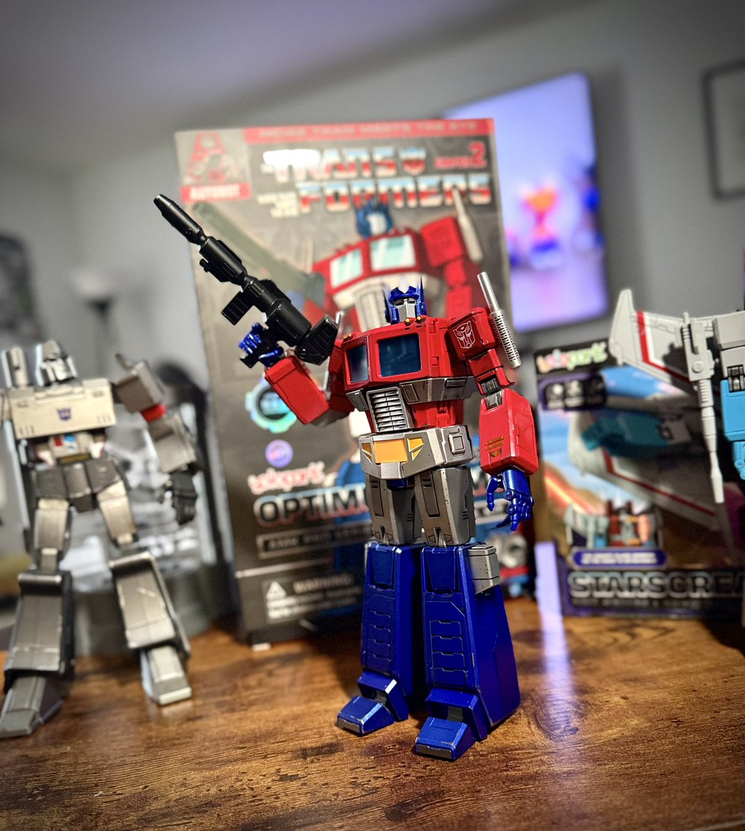 TheBearded_Sumo's tweet image. Optimus Prime Unboxed and looking bad ass #transformers #yolopark #actionfigures #toycollector