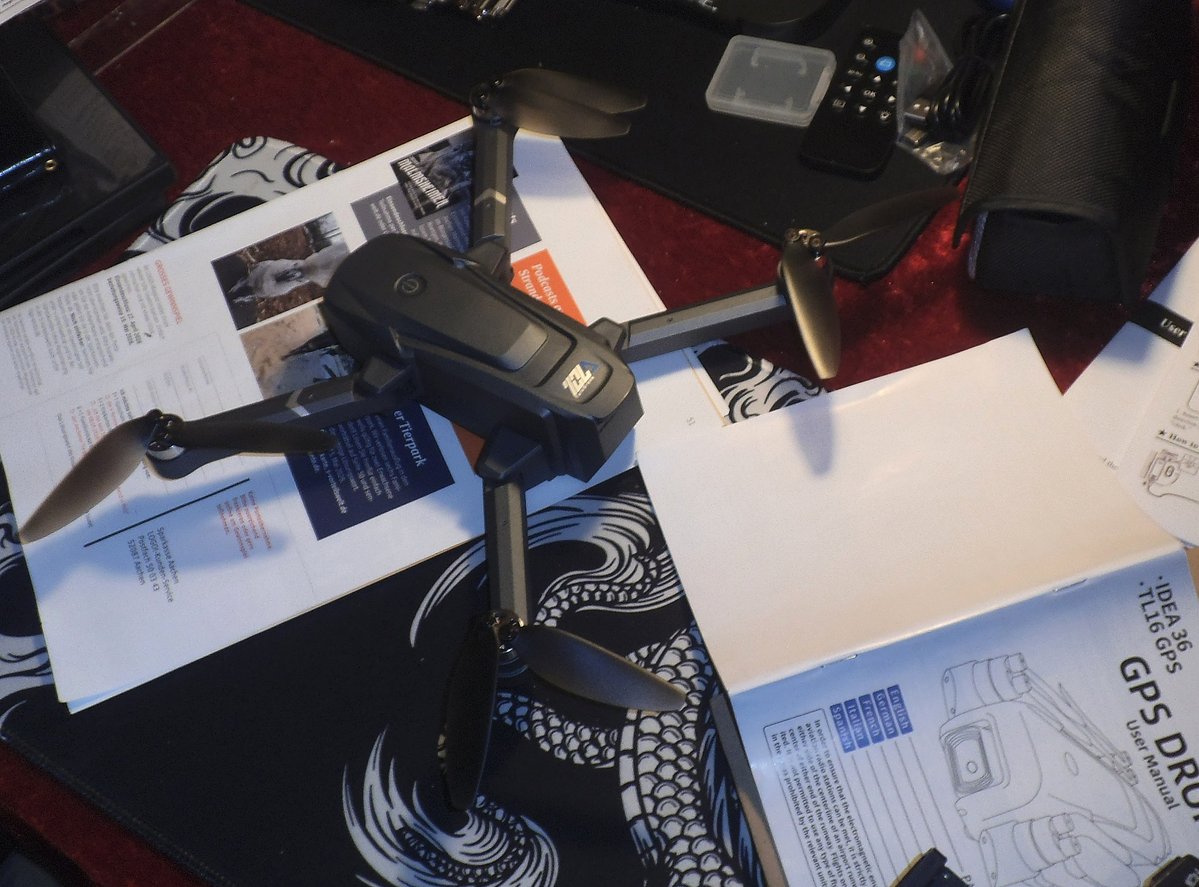 metropolis_priv's tweet image. Kommt jemand von Euch zufällig aus der Ecke #Aachen, #Monschau oder Simmerath - und würde mich mal zum Flug einer #Drohne mitnehmen? 🤔
Ich habe mir eine gekauft und kam damit leider nicht zurecht (musste ich zurückschicken). 🥺 #drone