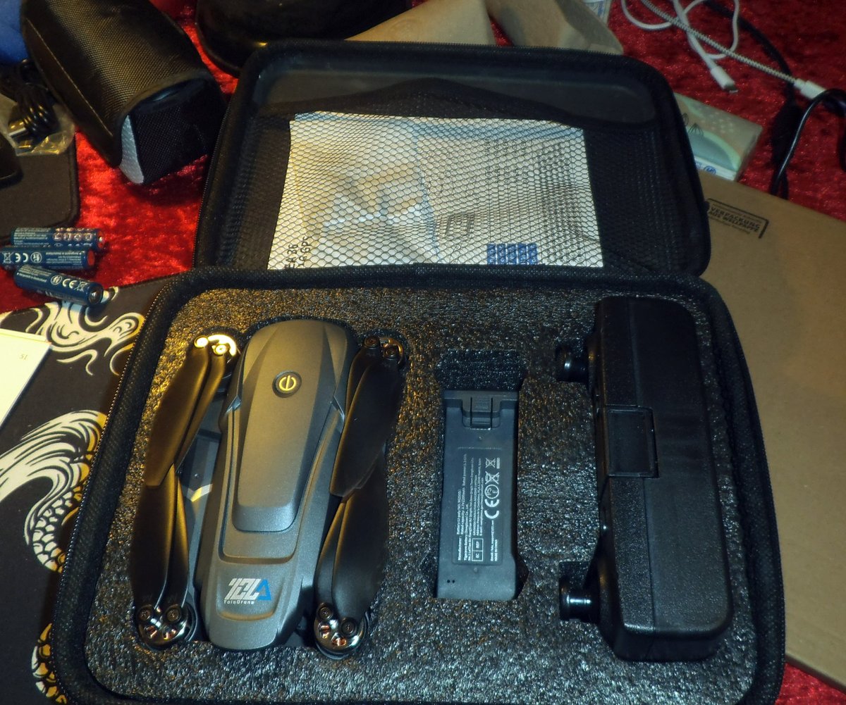 metropolis_priv's tweet image. Kommt jemand von Euch zufällig aus der Ecke #Aachen, #Monschau oder Simmerath - und würde mich mal zum Flug einer #Drohne mitnehmen? 🤔
Ich habe mir eine gekauft und kam damit leider nicht zurecht (musste ich zurückschicken). 🥺 #drone