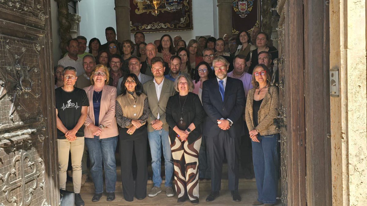 aromasderuidera's tweet photo. Aromas de Ruidera ha estado presente en la reunión de activación del órgano de gobernanza de la Reserva de la Biosfera Mancha Húmeda y ha sido la única asociación con propuestas de mejora al borrador de reglamento. También hemos tratado con la consejera aspectos del #PRUG. https://t.co/iqWu0DL7rH