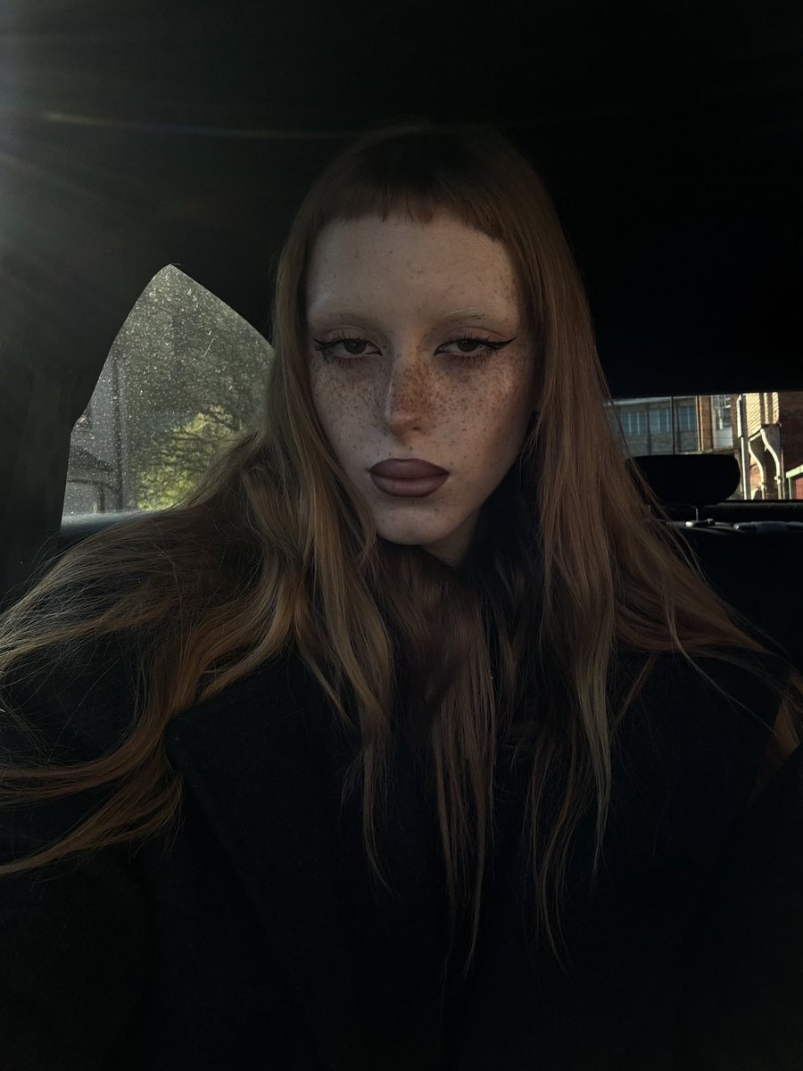 chloe tweet media