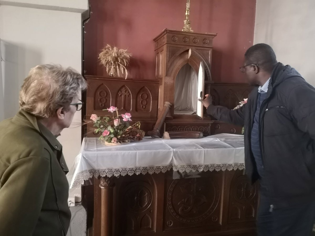 🚨⛪ 𝗔𝗟𝗘𝗥𝗧𝗘 — À Dampierre-les-Bois, l’église Saint-Pierre de Dampierre-les-Bois a été PROFANÉE.

Les cambrioleurs ont fracturé la porte au pied-de-biche, cassé tous les tabernacles, dérobé des calices dorés et en argent ainsi qu’un ciboire contenant des HOSTIES CONSACRÉES,