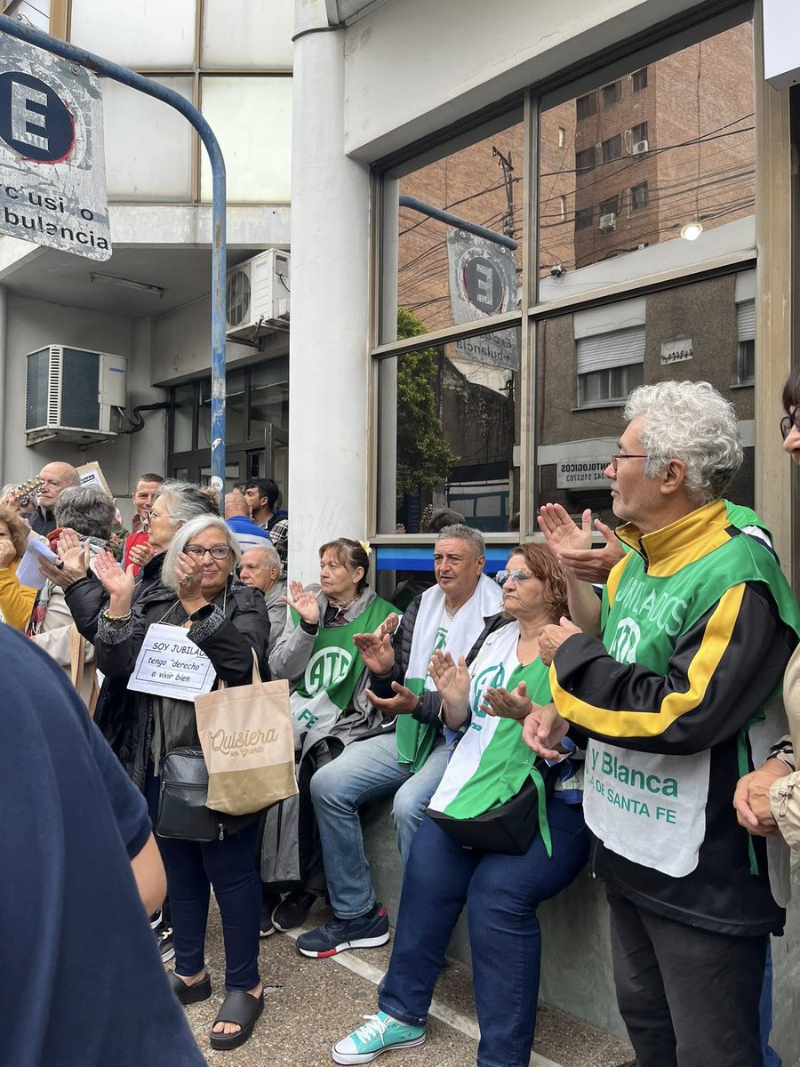 CTAok's tweet photo. ⛔ Ajustar el PAMI es ajustar contra jubiladas y jubilados.

En Santa Fe participamos de la jornada nacional convocada contra las medidas del Gobierno que modifican el pago a médicos de cabecera, generan huelgas y amenazan la atención de millones de afiliados.

El sistema previsional es una conquista social, no una variable de ajuste.

#DefensaDelPAMI #Jubilados #CTA #SantaFe

https://t.co/9HewpMjy2R