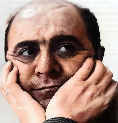 enginterim's tweet photo. Dört yanım puşt zulası...
Dost yüzlü,
Dost gülücüklü
Cıgaramdan yanar.
Alnım öperler,
Suskun, hayın, çıyansı.
Dört yanım puşt zulası,
Dönerim dönerim çıkmaz.
En leylim gecede ölesim tutmuş,
Etme gel,
Ay karanlık...!

#AhmedArif 
#şevbaş https://t.co/9Iyg4nSAhl