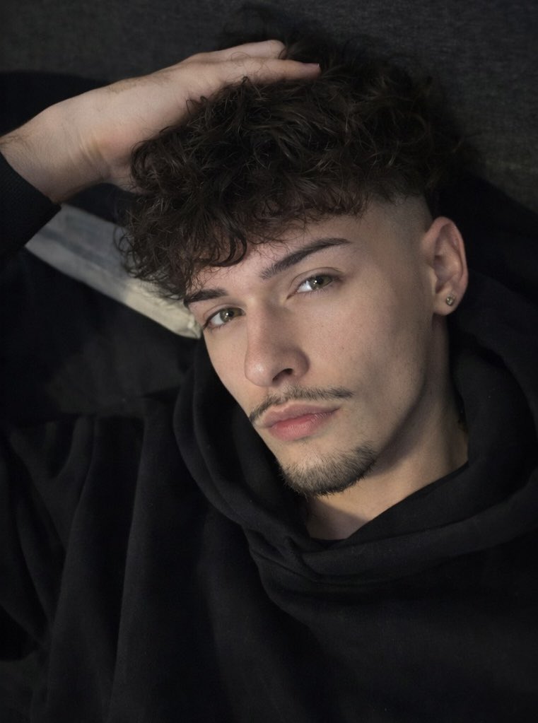 Tom tweet media
