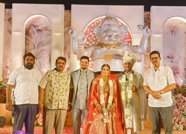 ANILGALGALIRTI's tweet image. Attend the wedding ceremony of Tansukh Jain’s daughter Rinku with Raj Pamecha at K Divine Lawns &amp;amp; Convention, Borivali West. Best wishes to the lovely couple for a happy and prosperous married life.

#AnilGalgali #Mumbai #ANILGALGALIRTI
