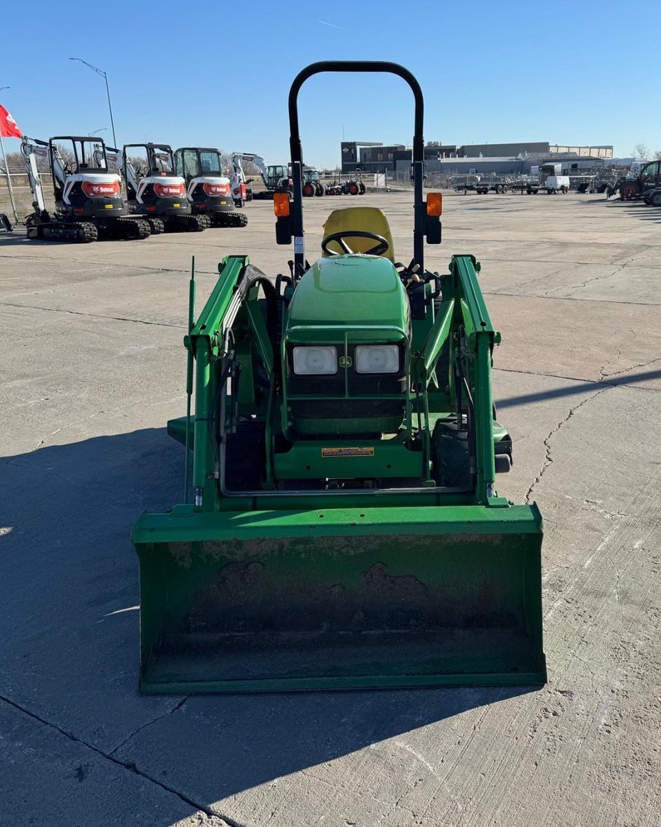 TractorHouse's tweet image. This 𝟐𝟎𝟎𝟑 𝐉𝐎𝐇𝐍 𝐃𝐄𝐄𝐑𝐄 𝟒𝟏𝟏𝟓 is for sale on #TractorHouse!!

👏 Compact tractor with loader and belly mower.
📞 (402) 625-7731
🔗 ow.ly/x29K50YNGQa

#Tractors #JohnDeere #EquipmentForSale