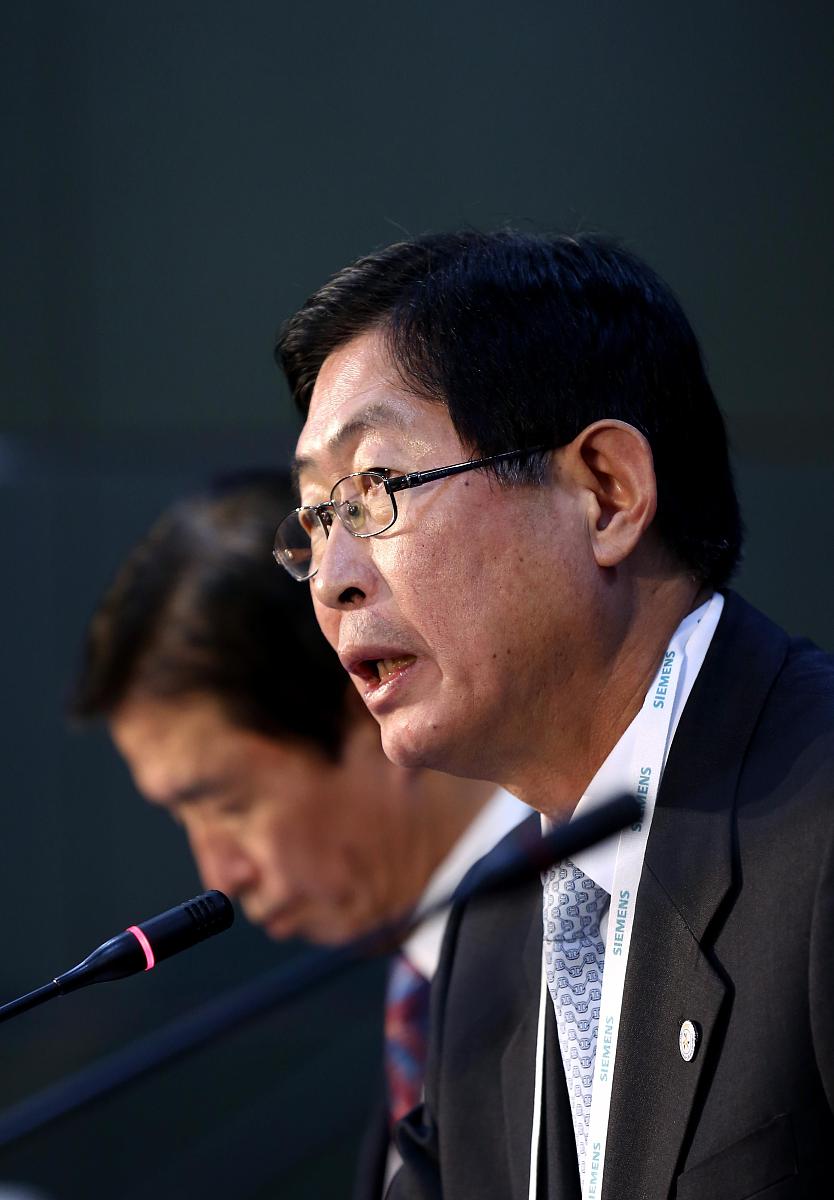 jean how tweet media