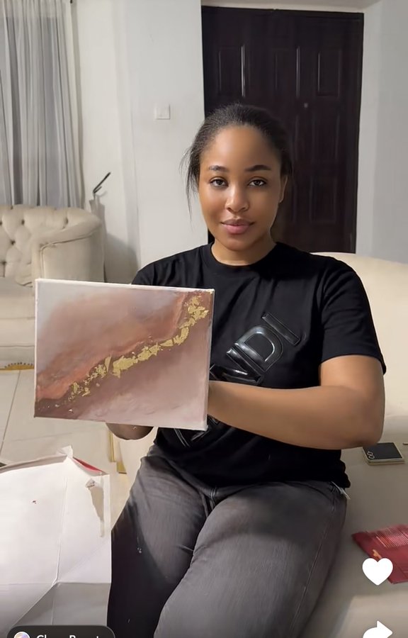 glitz__journal's tweet photo. Erica is so prettttyyyy 😍😍and talented as well https://t.co/dZdprlRZ5E