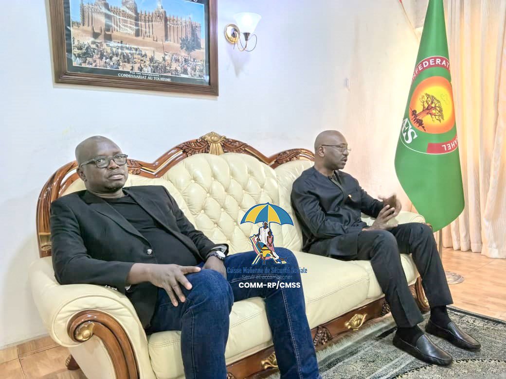 CMSS_Mali's tweet photo. À Abuja, le DG de la CMSS, Ichaka KONÉ, a été reçu par l’Ambassadeur du Mali 🇲🇱.
En marge du séminaire de l’AISS, des échanges ont porté sur la coopération et les priorités en matière de sécurité sociale.
Une dynamique au service du rayonnement du Mali.

#ABUJA #AISS #CMSS #MALI https://t.co/5vHeEP3OTw