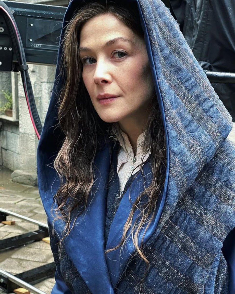 momo_pendragon's tweet image. Moiraine Damodred does NOT support the use of AI