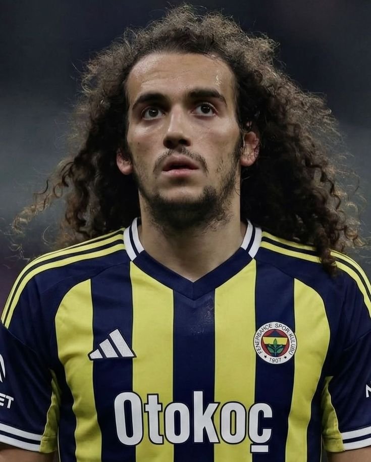 Biz TV başında ne hissediyorsak, Guendouizi'de sahada aynısını hissediyor.

Bizim de çaremiz yok, onunda. Allah sabır versin.