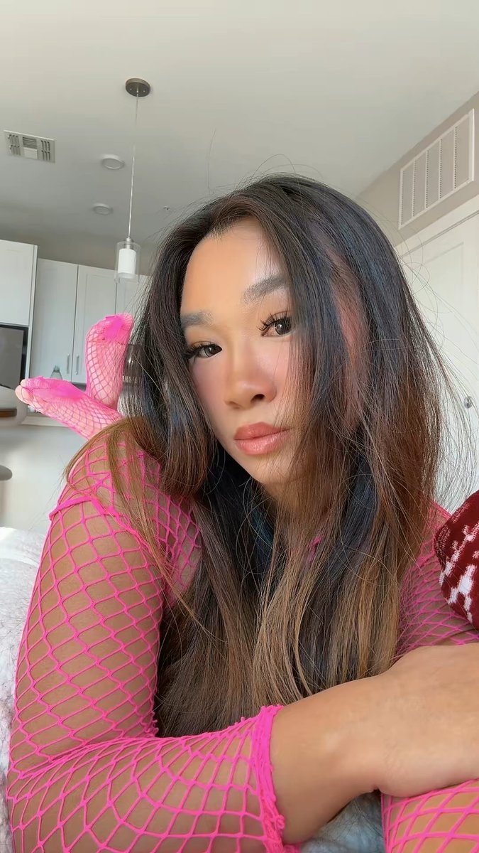 Hallie Horikita ★ tweet media