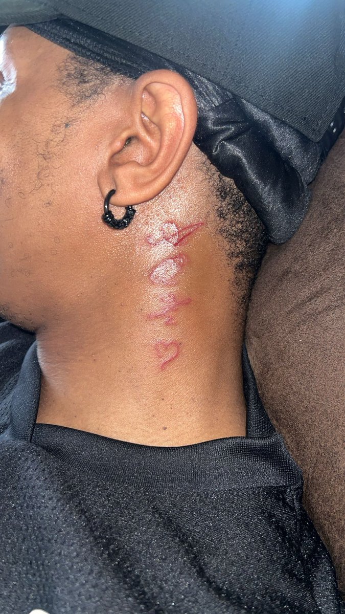 Meriixo_'s tweet photo. Getting my initial on a hat wasn’t enough so he decided to get my initials on his neck 🥰💋 https://t.co/a4dQE9N0Wl