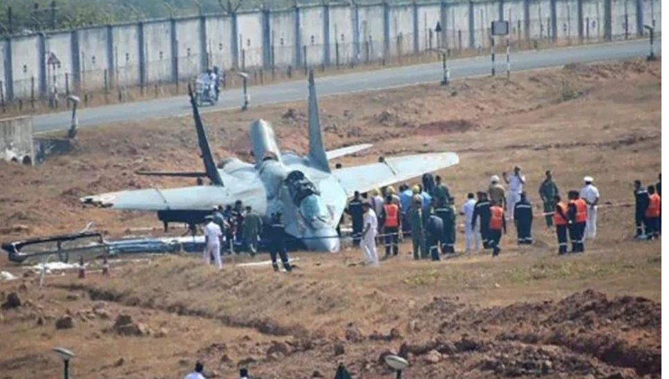KalbeAli's tweet image. Su-30MKI of @IAF_MCC suffered runway failure at Pune.
#indian airforce face shrinking fighter fleet amid delayed #Tejas and #Rafale programs, weakening ability to sustain simultaneous pressure against @PAFFalconsPK
&amp;amp; China.