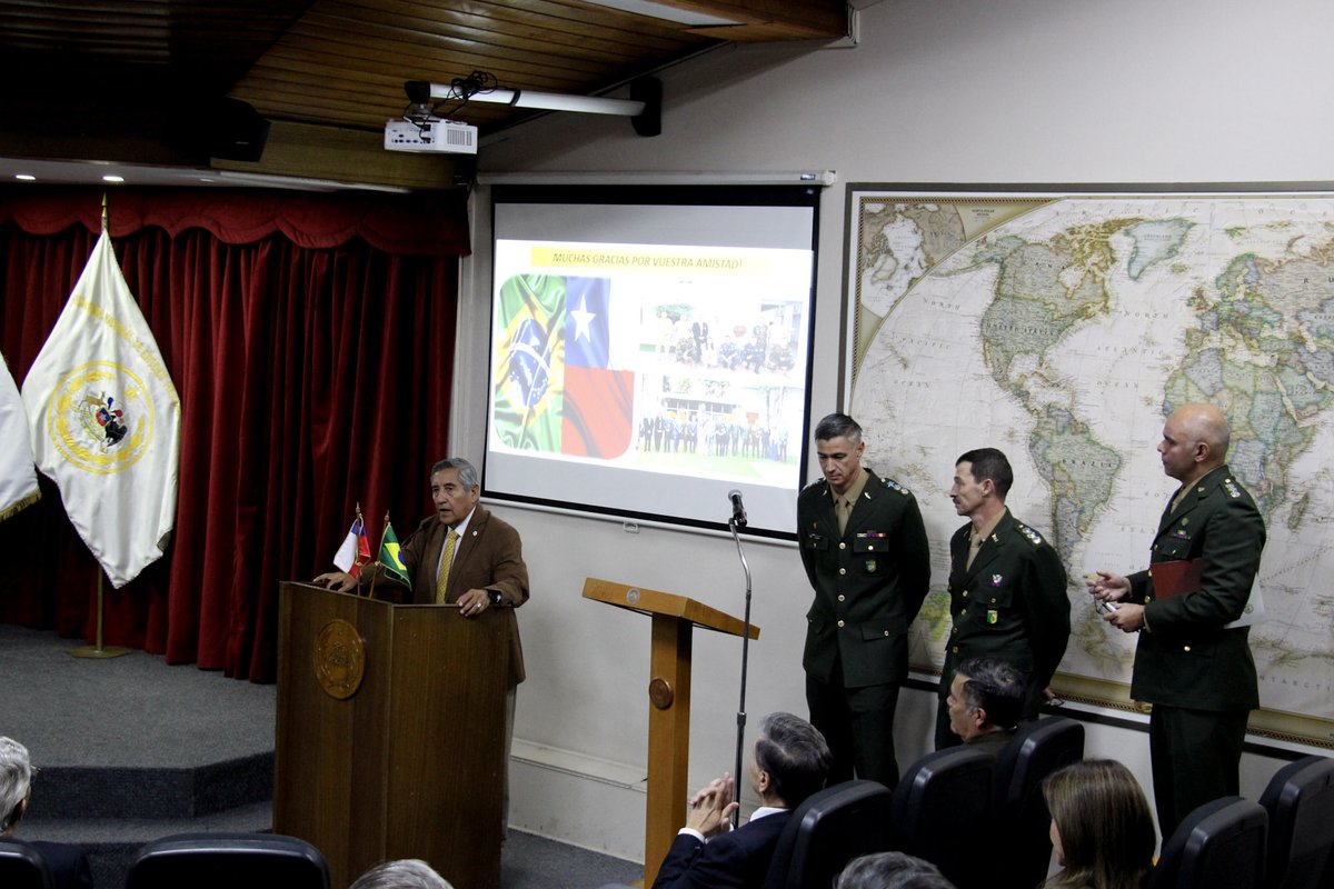 ANEPE_Defensa's tweet image. 🇧🇷 En la ANEPE se conmemoró un nuevo aniversario del Ejército de Brasil junto a oficiales brasileños del Diplomado en Conducción Política Estratégica y Defensa. 
La actividad fortaleció el intercambio académico y la cooperación entre países amigos. #ANEPE #Brasil #Defensa
