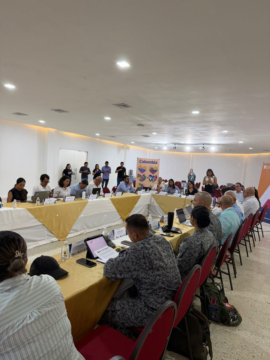 CgrenEjc's tweet photo. Seis generales de la reserva, junto a académicos y representantes institucionales, participan en mesas temáticas sobre geopolítica regional, relaciones Colombia–Venezuela, migración y desafíos en seguridad pública en la frontera. https://t.co/AfHf6zGbRy
