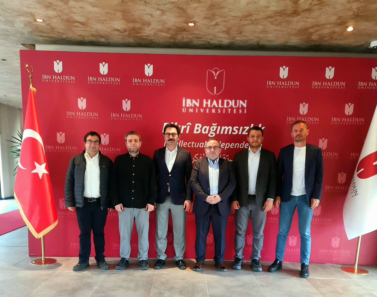 numanis's tweet photo. Körfez Çalışmaları ve Küresel Politikalar Merkezi olarak üniversitemizde düzenlediğimiz panelde #Körfez'deki savaşı #İran'ı merkeze alarak ele aldık. 

Katılımları için @mustafayetim_ @hamdullahbaycar @prairieair ve @ereligokhan hocalarımız ve dinleyicilerimize teşekkür ederiz. https://t.co/OGUoaxuxcX