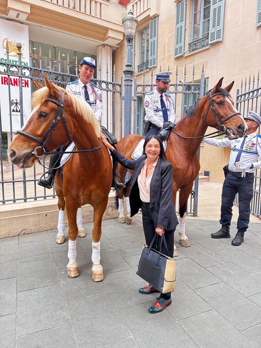 VIVA NISSA 
La Brigade Équestre de la Police Municipale de Nice incarne un mélange de tradition et de modernité,  la présence rassurante et proche di Nissart