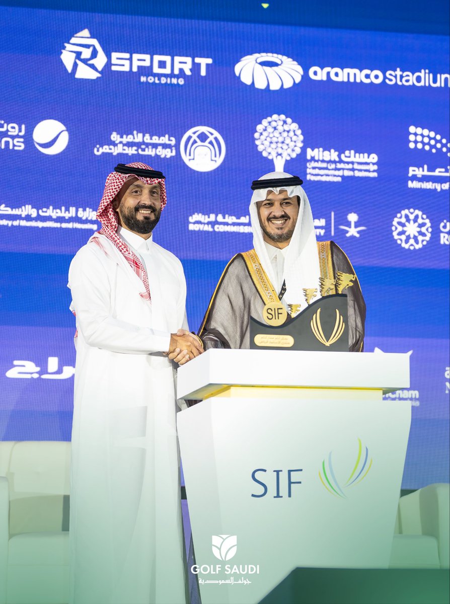 Golf_Saudi's tweet photo. مشاركة #جولف_السعودية في #منتدى_الاستثمار_الرياضي ⛳️

حضور يتقدّم الحوار… ولقاءات تفتح آفاق جديدة، وتكريم يترجم قيمة الشراكات على أرض الواقع. بداية بزخم واضح وتفاعل يعكس مكانة الجولف كقطاع واعد في منظومة #الاستثمار_الرياضي🏌🏻
@Saudispf 

#SIF #SportsInvestment https://t.co/9hoMdytd3m