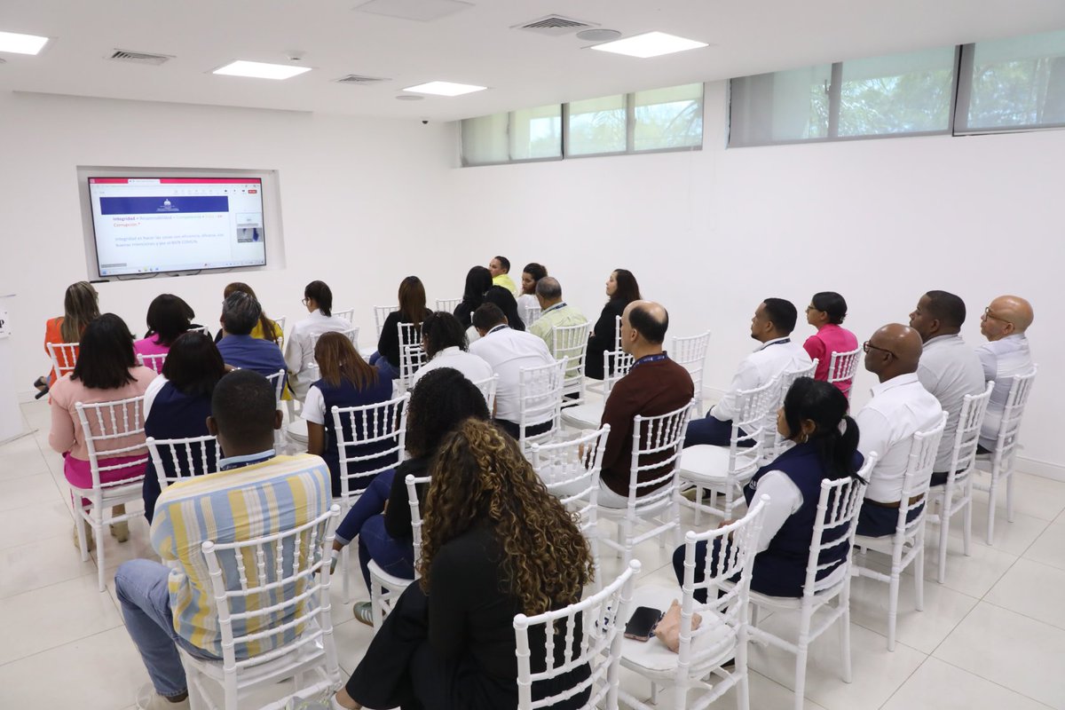 DGAPPRD's tweet photo. Comprometidos con el servicio ético. Como parte de la #SemanaDeLaÉtica, nuestra Comisión de Integridad (CIGCN) coordinó una capacitación clave con el apoyo de la @DIGEIGRD . ¡Seguimos elevando los estándares de transparencia en la #DGAPP! https://t.co/5JvS2BdPRb