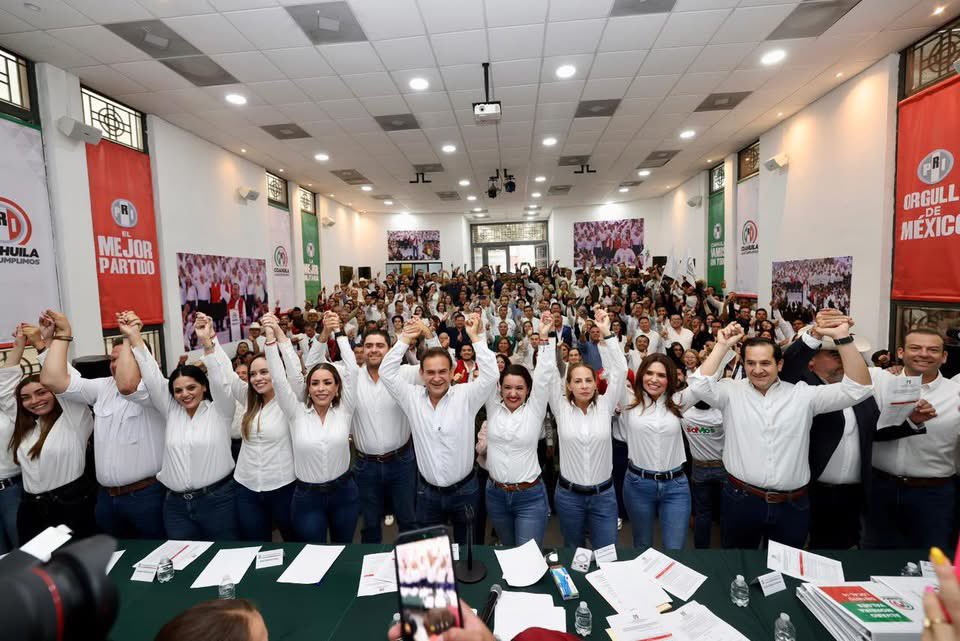 PRIMx_Coah's tweet photo. El Movimiento PRI. Mx Coahuila, acompañó al registro de las y los compañeros aspirantes a candidatos a Diputados Locales en Coahuila, en  el PRI Saltillo. 

Seguimos en equipo imparables #EnTodasPartes https://t.co/SqlcOBxa68