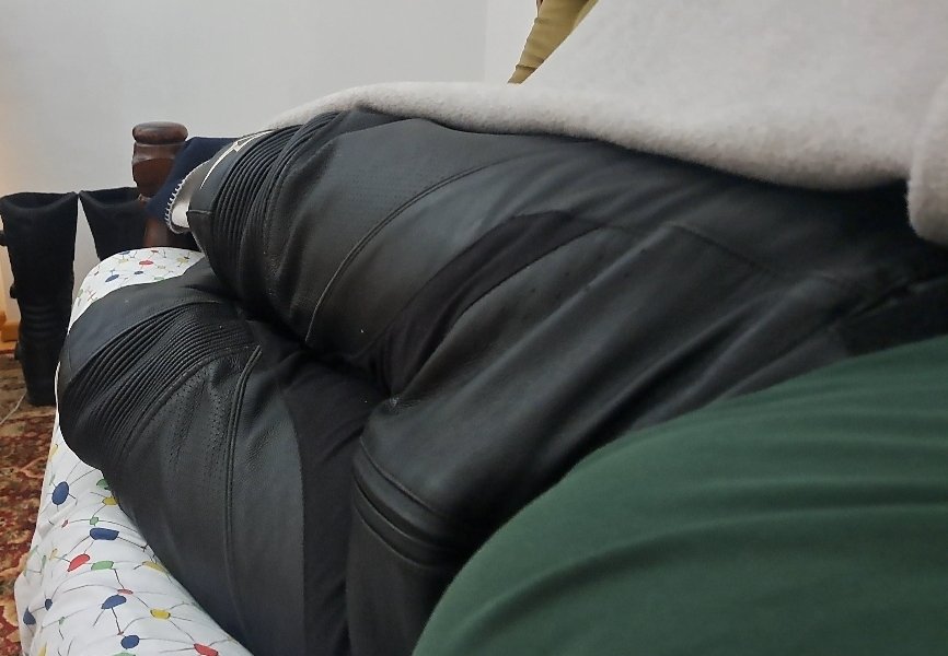 grhd_lx's tweet photo. @SlickBikeRider Edge yourself slowly in the bed.🤤 https://t.co/qZDg2FCIgc
