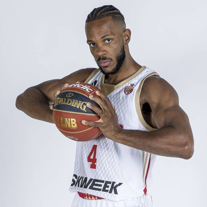 ZafeiReport's tweet photo. AS Monaco team plane accidentally left Jaron Blossomgame in Athens https://t.co/X8FDaVPiIe