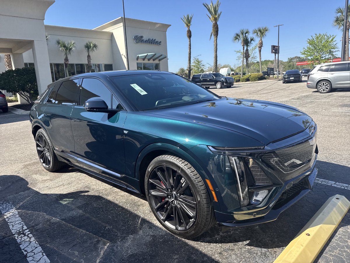 FieldsCadillacJ's tweet image. Electric luxury, reimagined for Jacksonville.
Discover this 2026 #Cadillac LYRIQ V-Series Premium at #FieldsCadillac #Jacksonville. 
Stock #TZ602156 in Emerald Lake Metallic with advanced electric luxury and tech. 

Details: bit.ly/4cDi7pE Call (904) 778-7700.