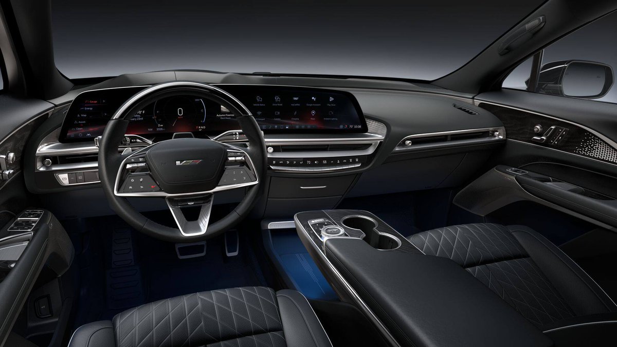 FieldsCadillacJ's tweet image. Electric luxury, reimagined for Jacksonville.
Discover this 2026 #Cadillac LYRIQ V-Series Premium at #FieldsCadillac #Jacksonville. 
Stock #TZ602156 in Emerald Lake Metallic with advanced electric luxury and tech. 

Details: bit.ly/4cDi7pE Call (904) 778-7700.