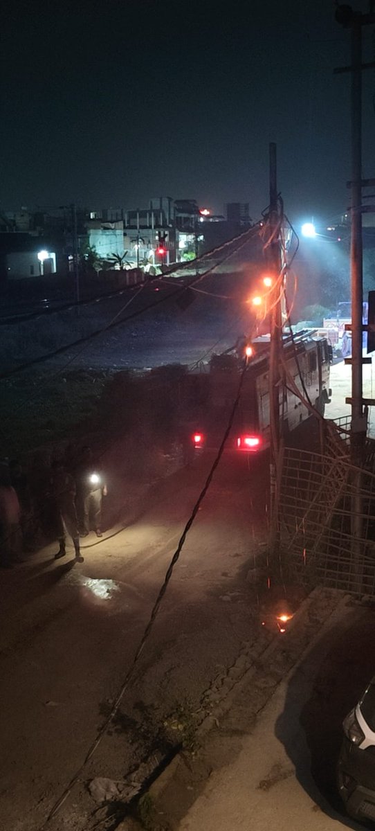 historickajol's tweet image. Fire near transformer 440 v ,    Devlok Colony, Patel Nagar, Ibrahimpur Ward, Neelmatha Cantt. , Neelmatha, Lucknow - 226002 

#SafetyFirst

@MVVNLHQ @UPPCLLKO @UppclMedia @ChairmanUppcl