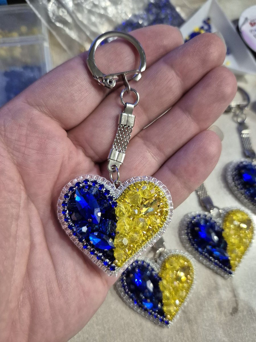 Friends, I'm already back home🏠, to my workspace with jewelry. Tomorrow I'm going to the post office to send three keychains to the winners💙💛, and I still have one keychain in stock, if anyone wants to buy a keychain for themselves or as a gift, write to me in 📩DM. Cost $40,