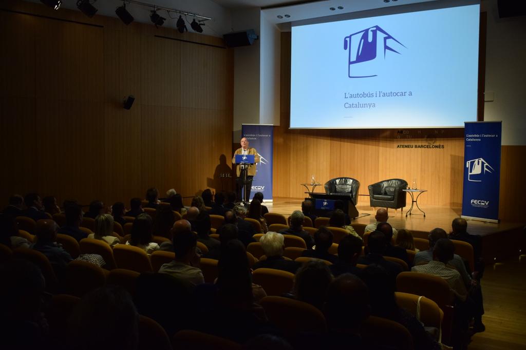 TerminusCET's tweet photo. "L'autobús i l'autocar a Catalunya", el nou llibre de @JoanCSalmeron, editat amb @fecavbus.

👉🏼 Ha estat presentat aquest matí al @AteneuBCN, amb José María Chavarría, president de FECAV; @manelnadal63, secretari de Mobilitat; i Manuel Roger, càrrec del @transportesgob. https://t.co/ZDekchRr6x