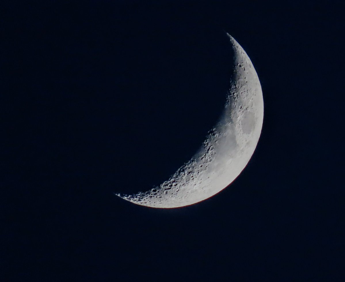 chrisbu03352910's tweet image. #Tuesday
Crescent moon just now...😊
📸