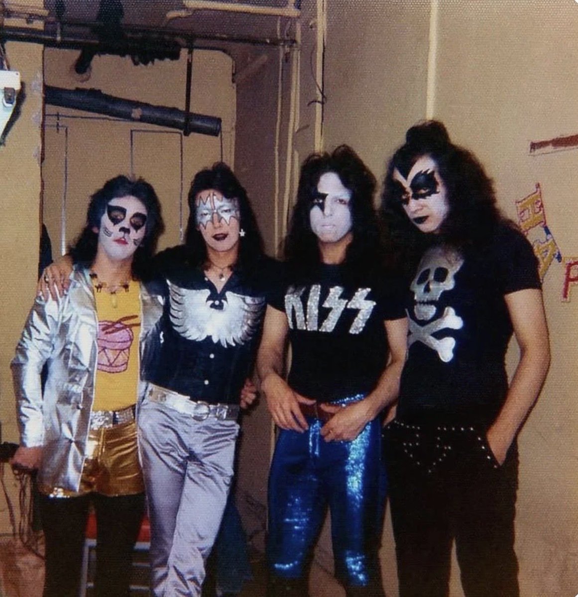 rebelwithyou's tweet image. WHO HAS THE BEST MAKEUP HERE?

June 1, 1973
📸Lydia Criss
-All four members wearing the makeup designs that would be the foundation of the KISS image 
#Kiss #KissArmy