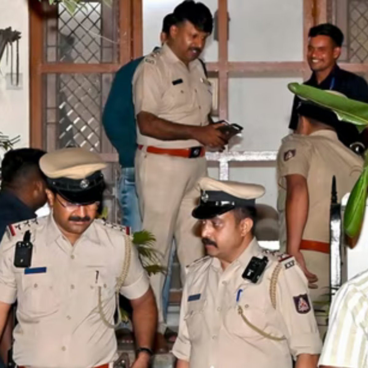 shorts_91's tweet image. US woman alleges assault at a Karnataka homestay after being drugged. 2 arrested.

Read more on shorts91.com/content-detail…

#India #Karnataka #Crime #Justice #Safety #US