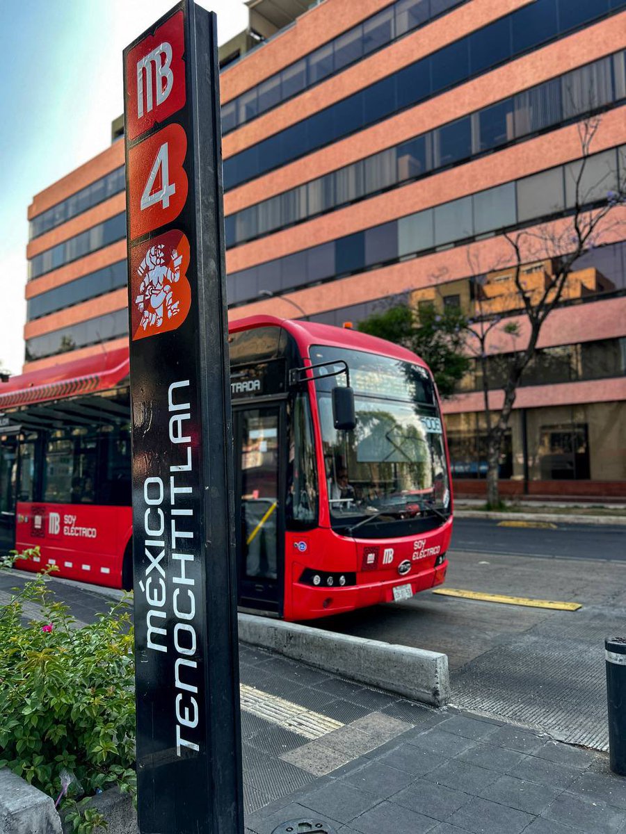 RosarioCastroE's tweet photo. En el marco de las modificaciones que próximamente tendrá el nodo Buenavista, en @MetrobusCDMX habilitamos dos nuevos transbordos entre las líneas 1 y 4 en las estaciones:

El Chopo, L1 ↔️ Alcaldía Cuauhtémoc, L4
Revolución, L1 ↔️ México Tenochtitlan, L4

🚌 https://t.co/ooZ9UrhGvY
