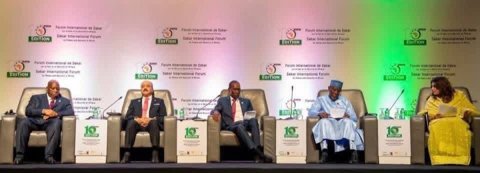 AESinfos's tweet image. #AESinfo | #Niger 🇳🇪 🇸🇳 #Sénégal 
« Nos pays sont devenus, paradoxalement, victimes de leurs propres richesses », S.E Monsieur Bakary Yaou Sangaré (Forum sur la paix et la sécurité en Afrique). 

Le Ministre des Affaires Etrangères, de la Coopération et des Nigériens à