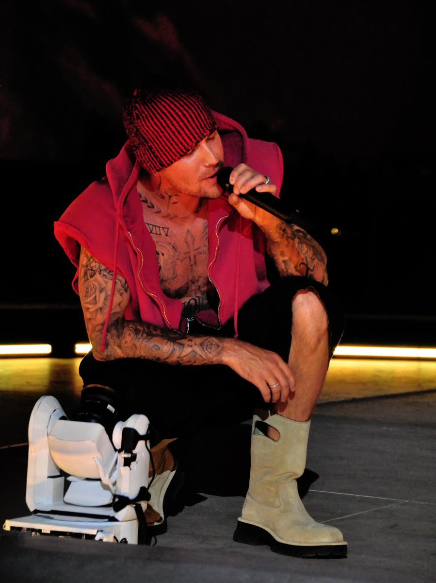 jdbxxliwl's tweet photo. siempre fue él 💜 https://t.co/YmprqCBdot