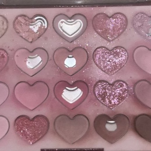 just made a new pinterest board and changed my pfp only because of this pic of karolina wydra. pure princessism. our first lady💓