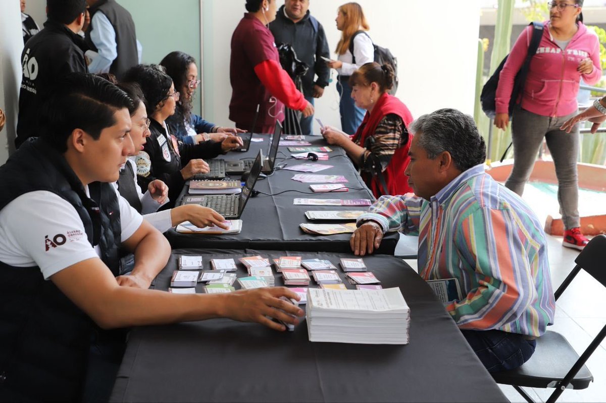 LopezCasarinJ's tweet image. ⭐️En el #MartesObregonense escuchamos, actuamos y resolvemos. Realizamos una jornada más de atención a las y los obregonenses con todo el Gabinete de la @AlcaldiaAO. 

#TodoEsPosible cuando hacemos equipo en comunidad. 

#CasarínAlcalde