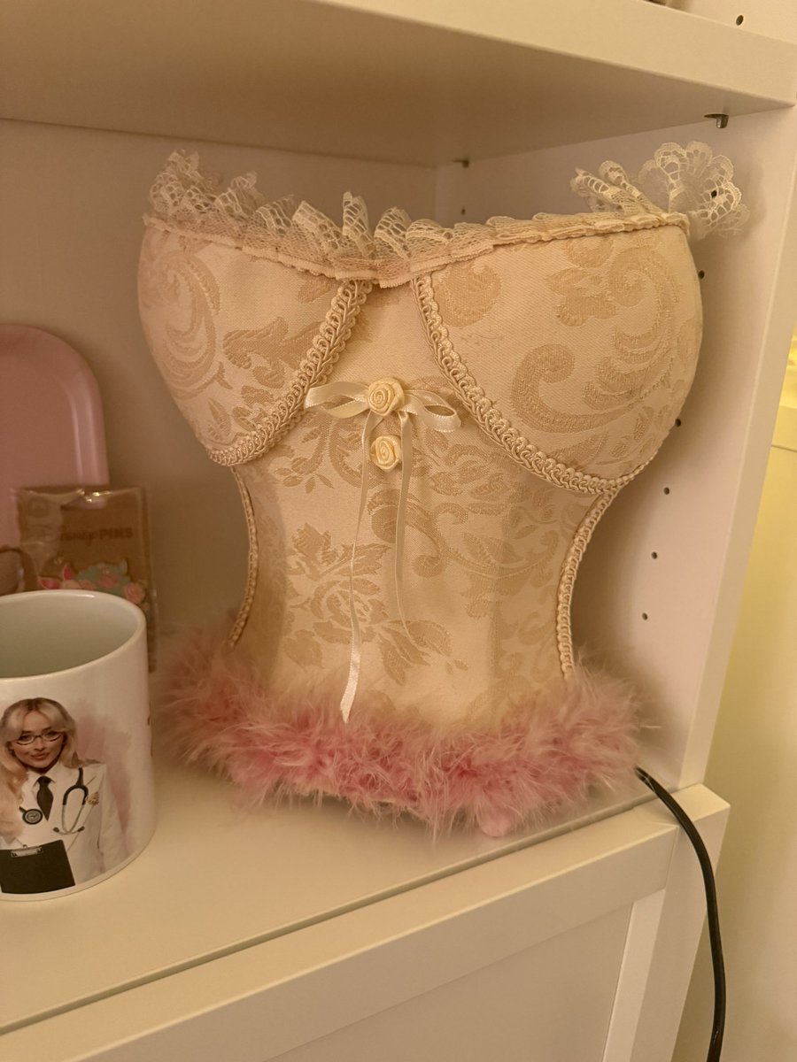 Lee 💋🐾 tweet media